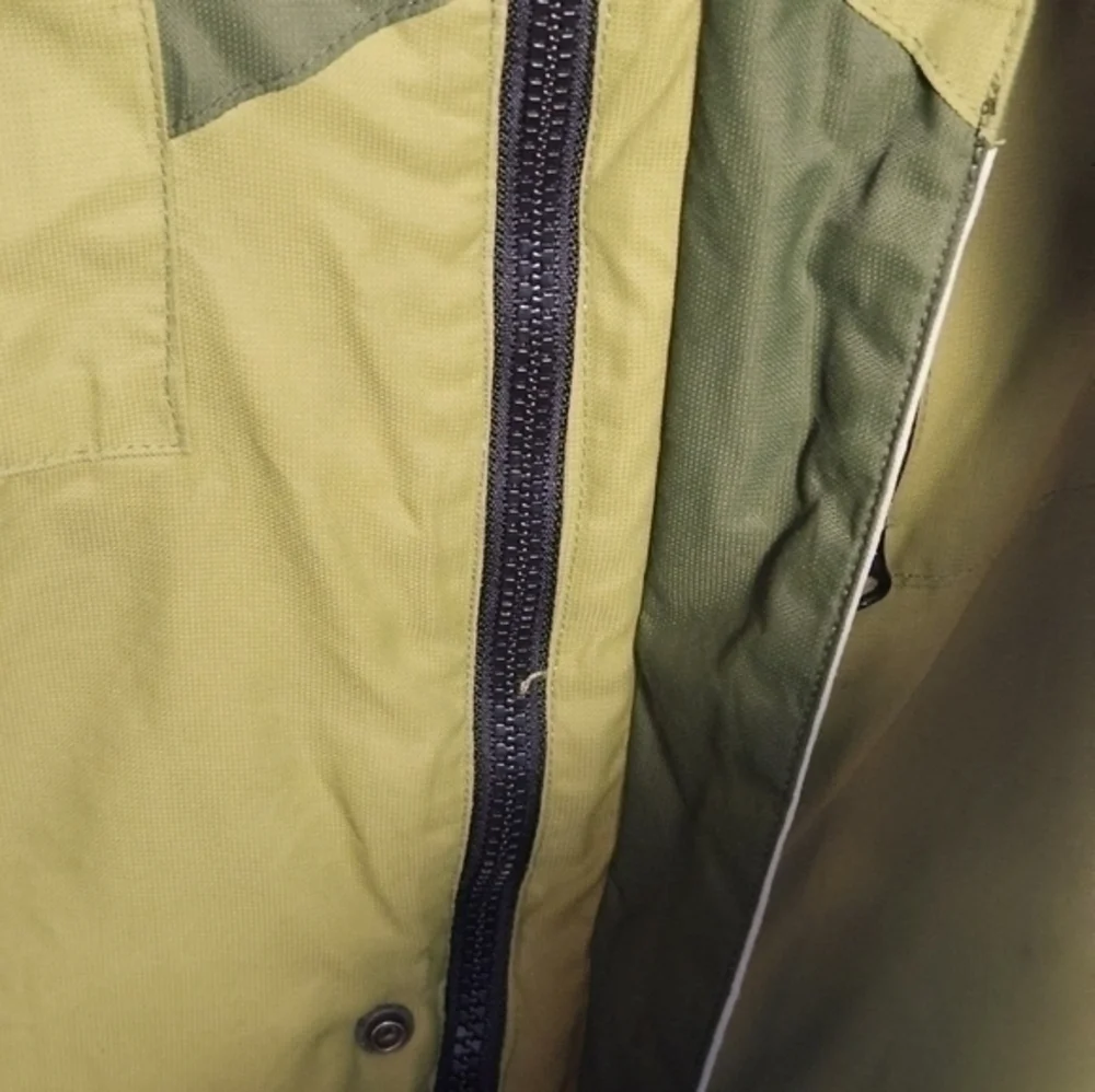 Columbia youth wateproof winter jacket coat 18/20 Warm Pockets Hood‎
